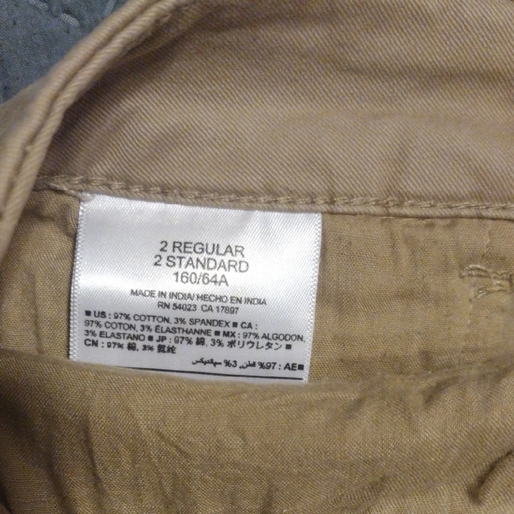 Old Navy Tan Bermuda Shorts Classic Style - Picture 4 of 4